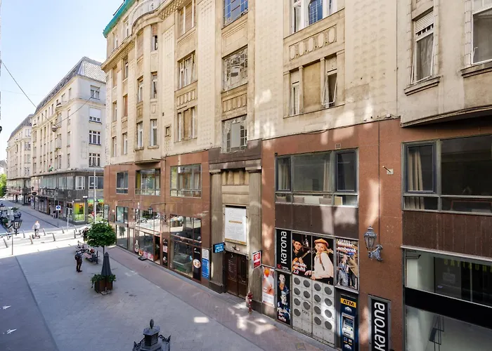 Vaci Loft לינה וארוחת בוקר 3*